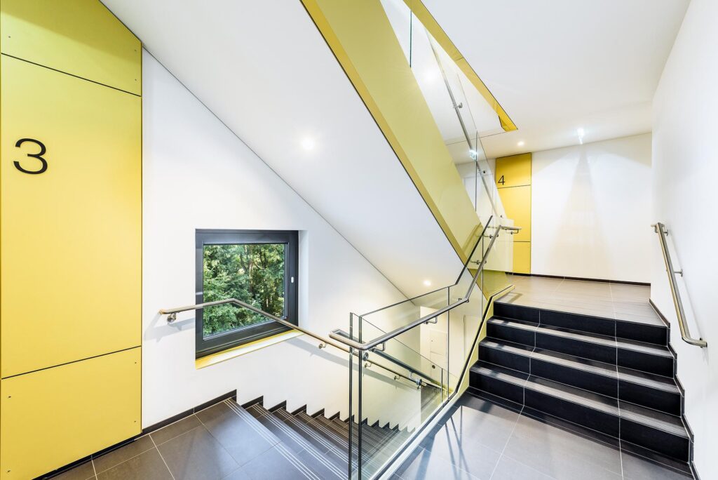 Eine Fotografie eines Stiegenhauses in Wien.